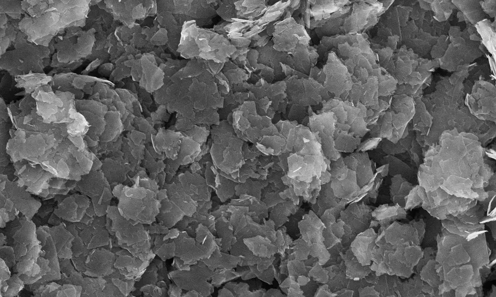 A greyscale microscope image of the structure of graphene.