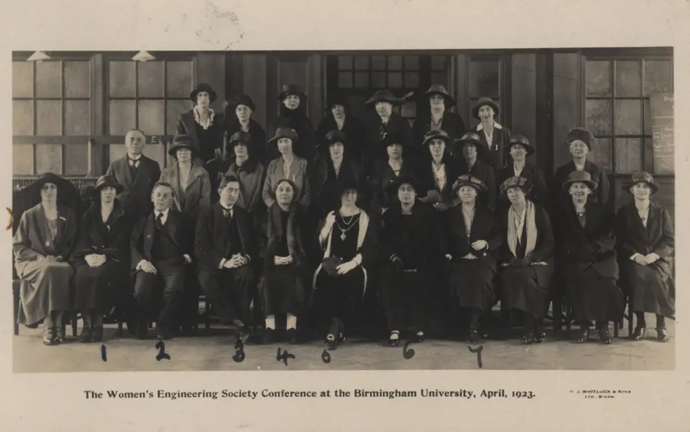 A monochrome photograph of the attendees of the women's engineering society conference at the Birmingham University in April 1923. 