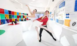 Two ballet dancers dancing in DNANudge's brightly decorated pop up shop.